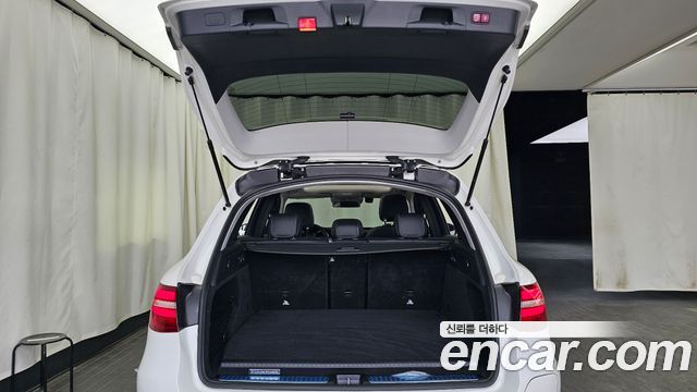 Mercedes-Benz GLC-Class GLC350e 4MATIC AMG Line