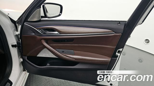 BMW 5-Series 530i M Sport Package Plus
