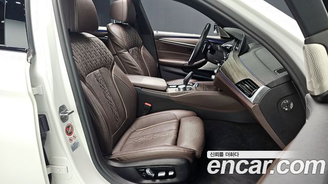 BMW 5-Series 530i M Sport Package Plus