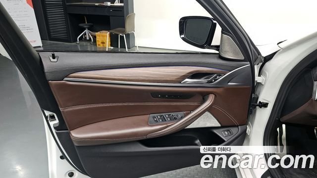 BMW 5-Series 530i M Sport Package Plus