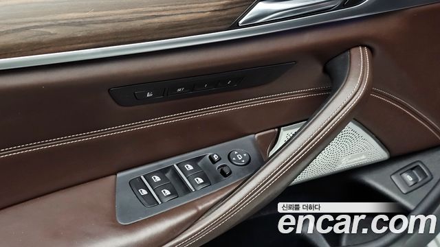 BMW 5-Series 530i M Sport Package Plus