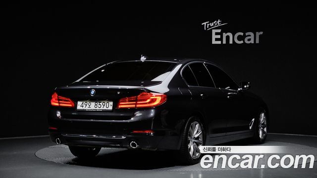 BMW 5-Series 520i Luxury