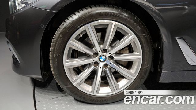 BMW 5-Series 520i Luxury