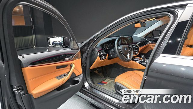 BMW 5-Series 520i Luxury