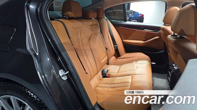 BMW 5-Series 520i Luxury