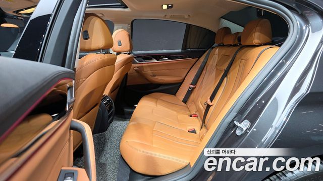 BMW 5-Series 520i Luxury
