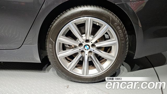 BMW 5-Series 520i Luxury