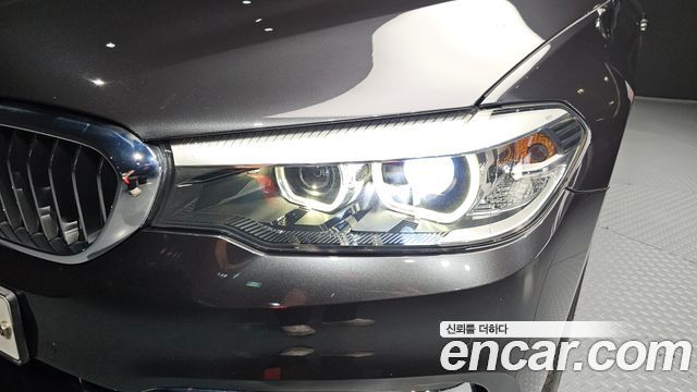 BMW 5-Series 520i Luxury