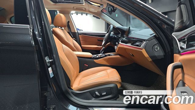 BMW 5-Series 520i Luxury