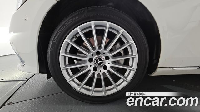 Mercedes-Benz E-Class E220d 4MATIC Exclusive