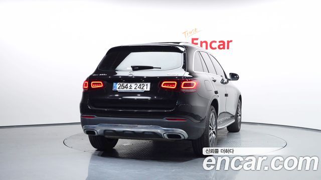 Mercedes-Benz GLC-Class GLC300e 4MATIC