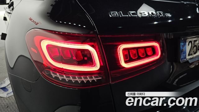 Mercedes-Benz GLC-Class GLC300e 4MATIC