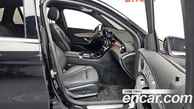Mercedes-Benz GLC-Class GLC300e 4MATIC