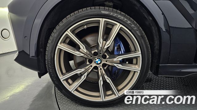 BMW X6 M50i