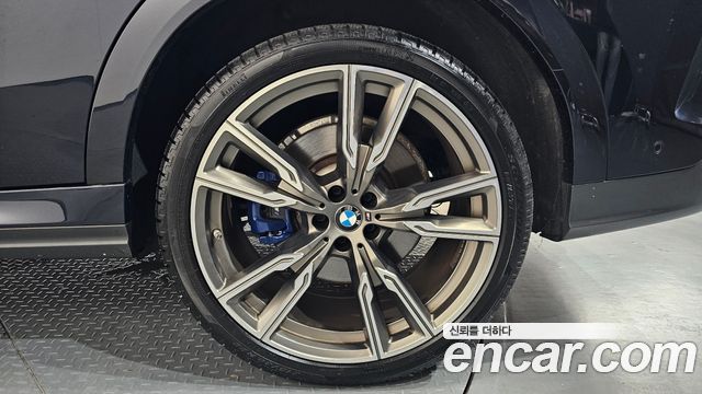 BMW X6 M50i
