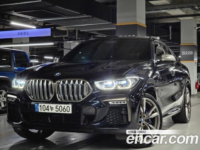 BMW X6 M50i