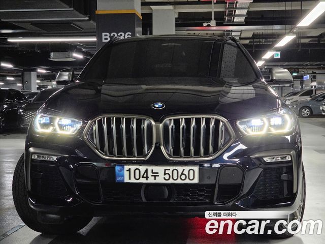 BMW X6 M50i