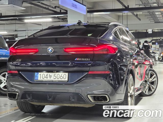 BMW X6 M50i
