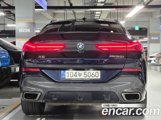 BMW X6 M50i