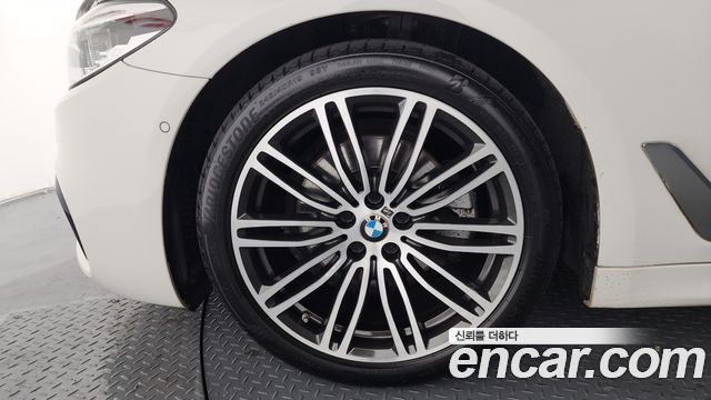 BMW 5-Series 520d xDrive M Sport Package Plus