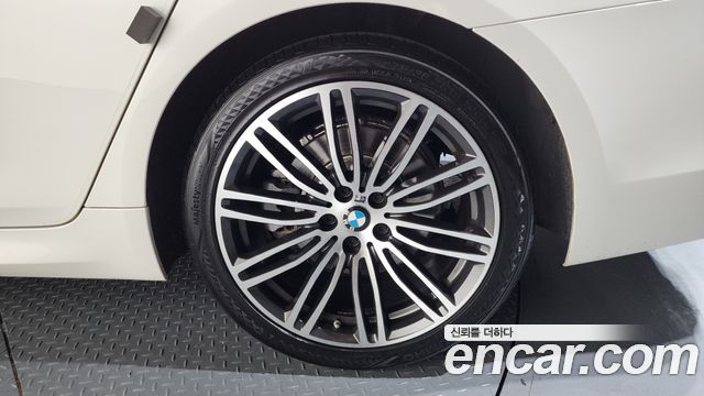 BMW 5-Series 520d xDrive M Sport Package Plus