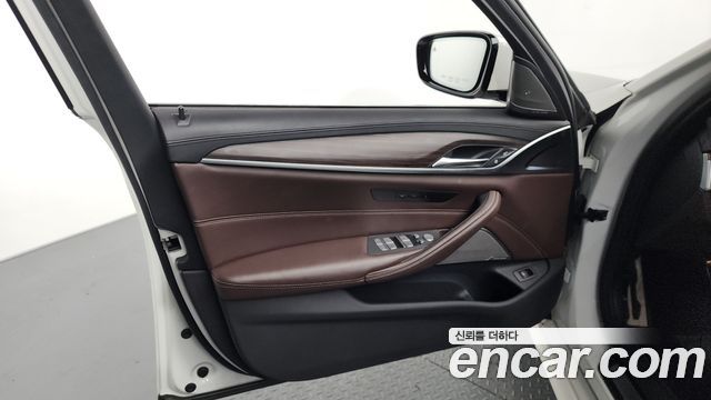 BMW 5-Series 520d xDrive M Sport Package Plus