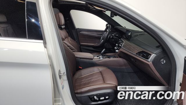 BMW 5-Series 520d xDrive M Sport Package Plus
