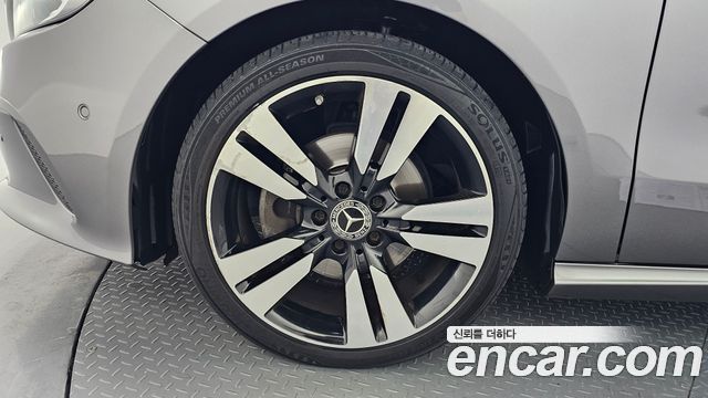 Mercedes-Benz A-Class A200