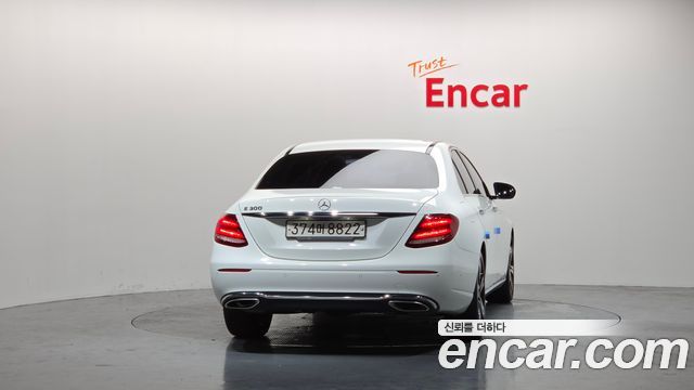 Mercedes-Benz E-Class E200 Avantgarde