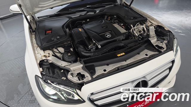 Mercedes-Benz E-Class E200 Avantgarde