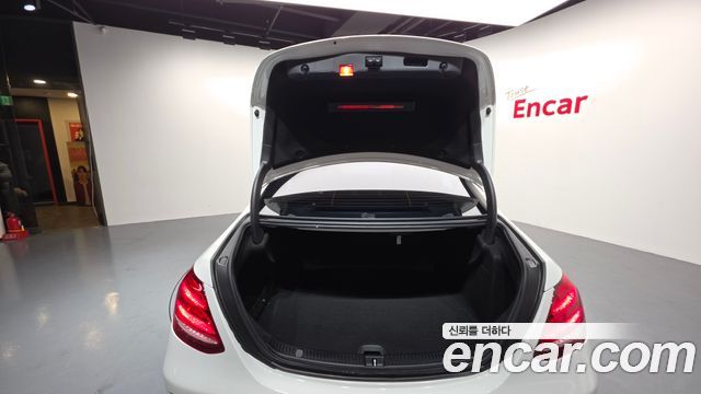 Mercedes-Benz E-Class E200 Avantgarde