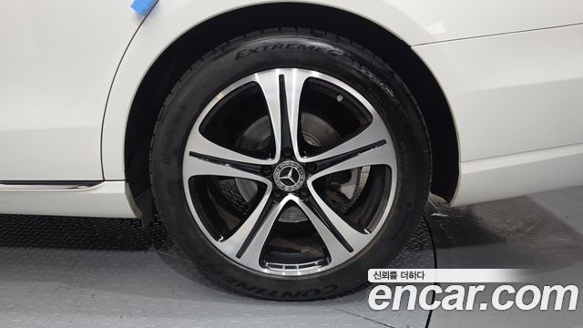 Mercedes-Benz E-Class E200 Avantgarde