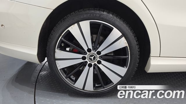 Mercedes-Benz CLA-Class CLA250 4MATIC