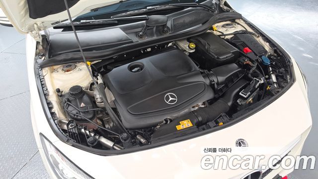 Mercedes-Benz CLA-Class CLA250 4MATIC