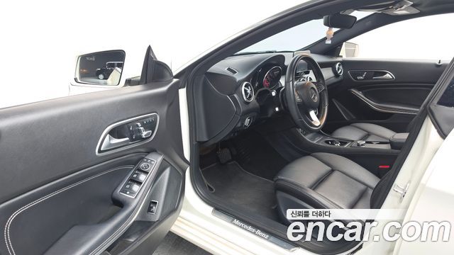 Mercedes-Benz CLA-Class CLA250 4MATIC