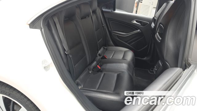 Mercedes-Benz CLA-Class CLA250 4MATIC