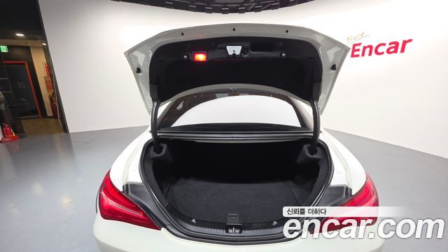 Mercedes-Benz CLA-Class CLA250 4MATIC