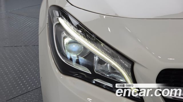 Mercedes-Benz CLA-Class CLA250 4MATIC