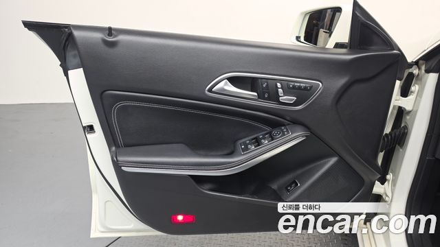 Mercedes-Benz CLA-Class CLA250 4MATIC