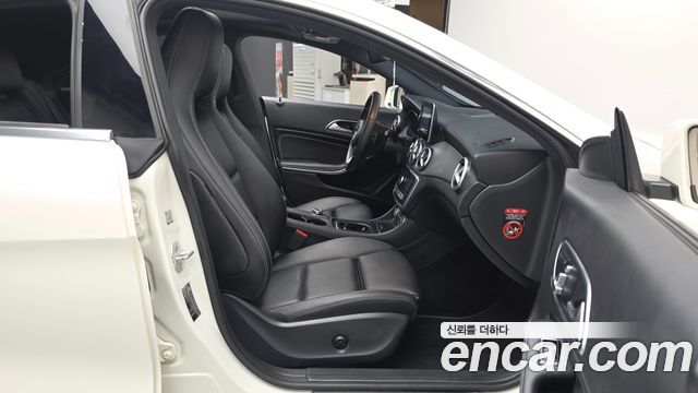 Mercedes-Benz CLA-Class CLA250 4MATIC