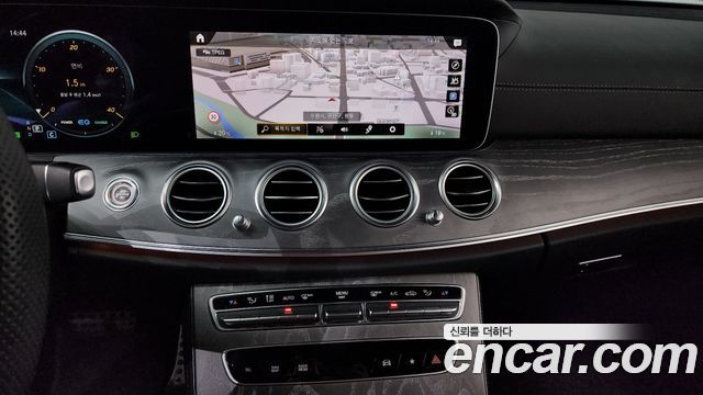 Mercedes-Benz E-Class E350 4MATIC AMG Line