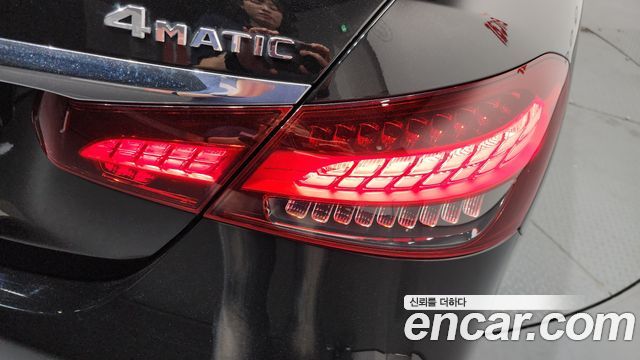 Mercedes-Benz E-Class E350 4MATIC AMG Line