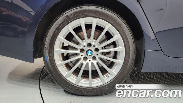 BMW 5-Series 520i Luxury