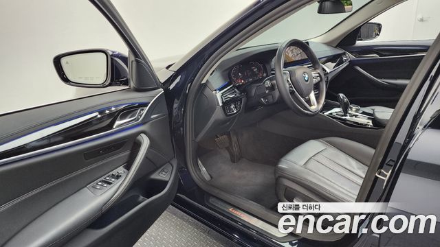 BMW 5-Series 520i Luxury