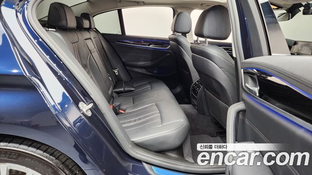 BMW 5-Series 520i Luxury