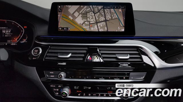 BMW 5-Series 520i Luxury