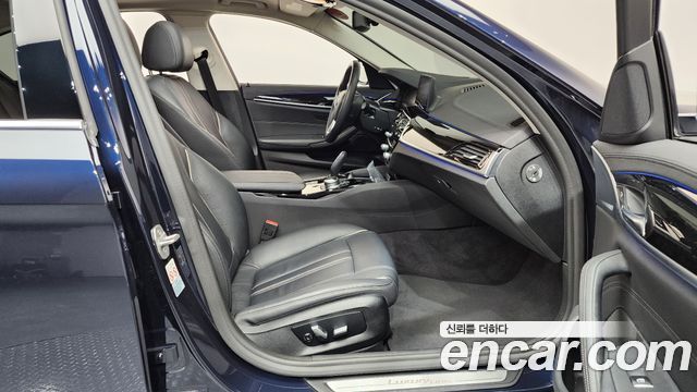 BMW 5-Series 520i Luxury