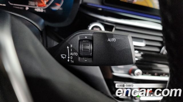 BMW 5-Series 520i Luxury