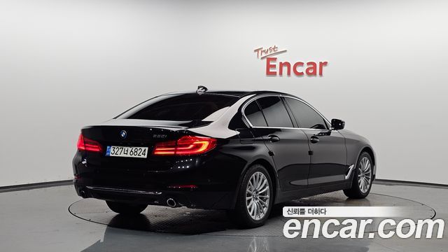 BMW 5-Series 520i Luxury