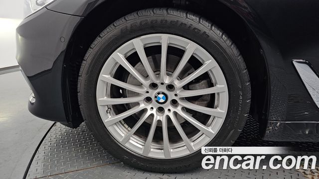 BMW 5-Series 520i Luxury